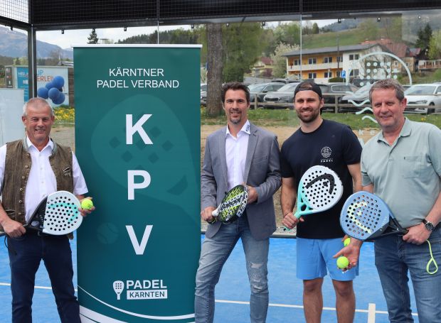 Sportreferent Horst Zwischenberger, Präsident des Kärntner Padel Verbandes Markus Pirker-Rodrix, Gründer David Hofer und Bürgermeister Thomas Schäfauer bei der Eröffnung ©Alen Grabic/meinbezirk.at