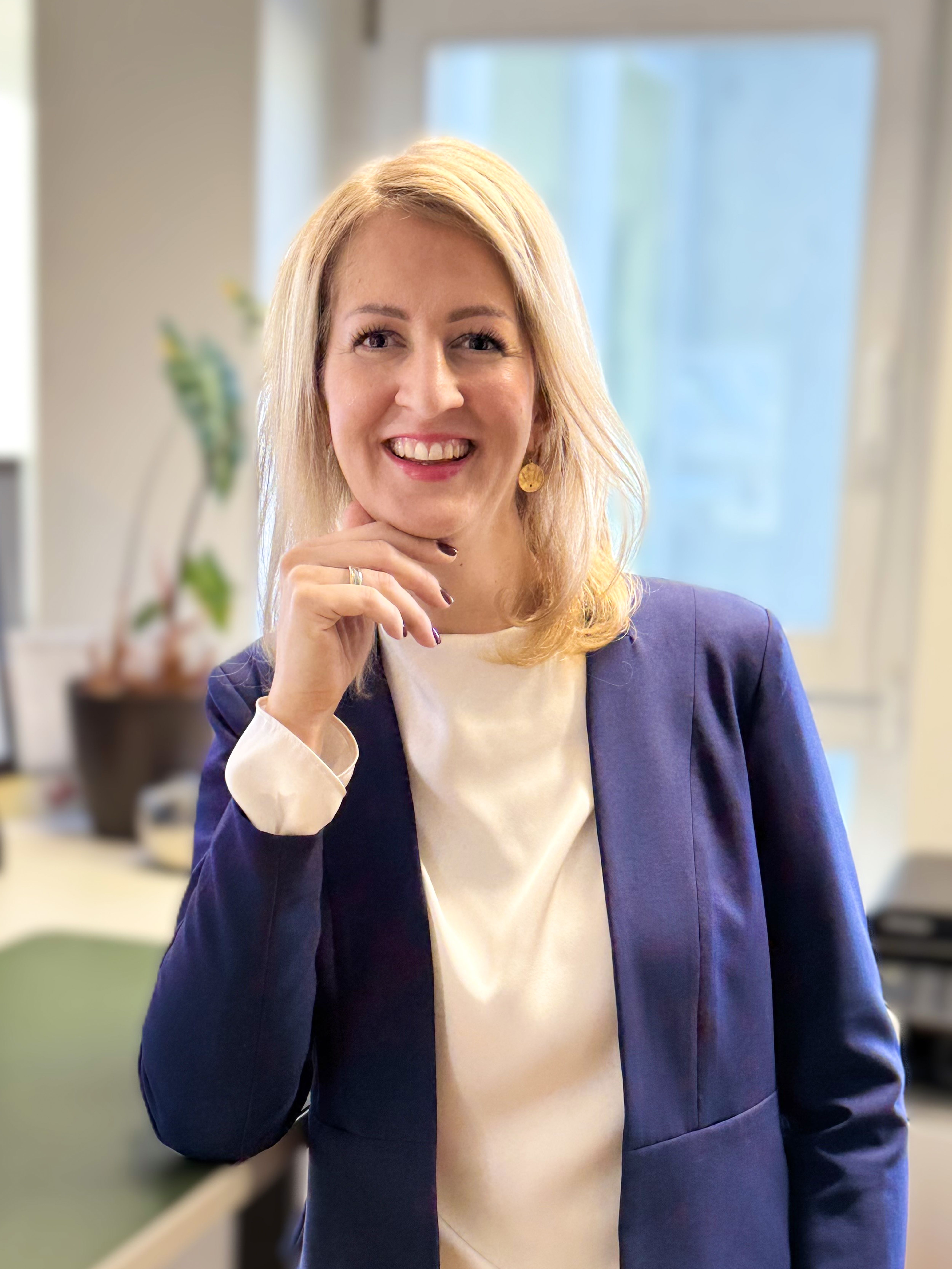 Judith Ertl, Sekretariat