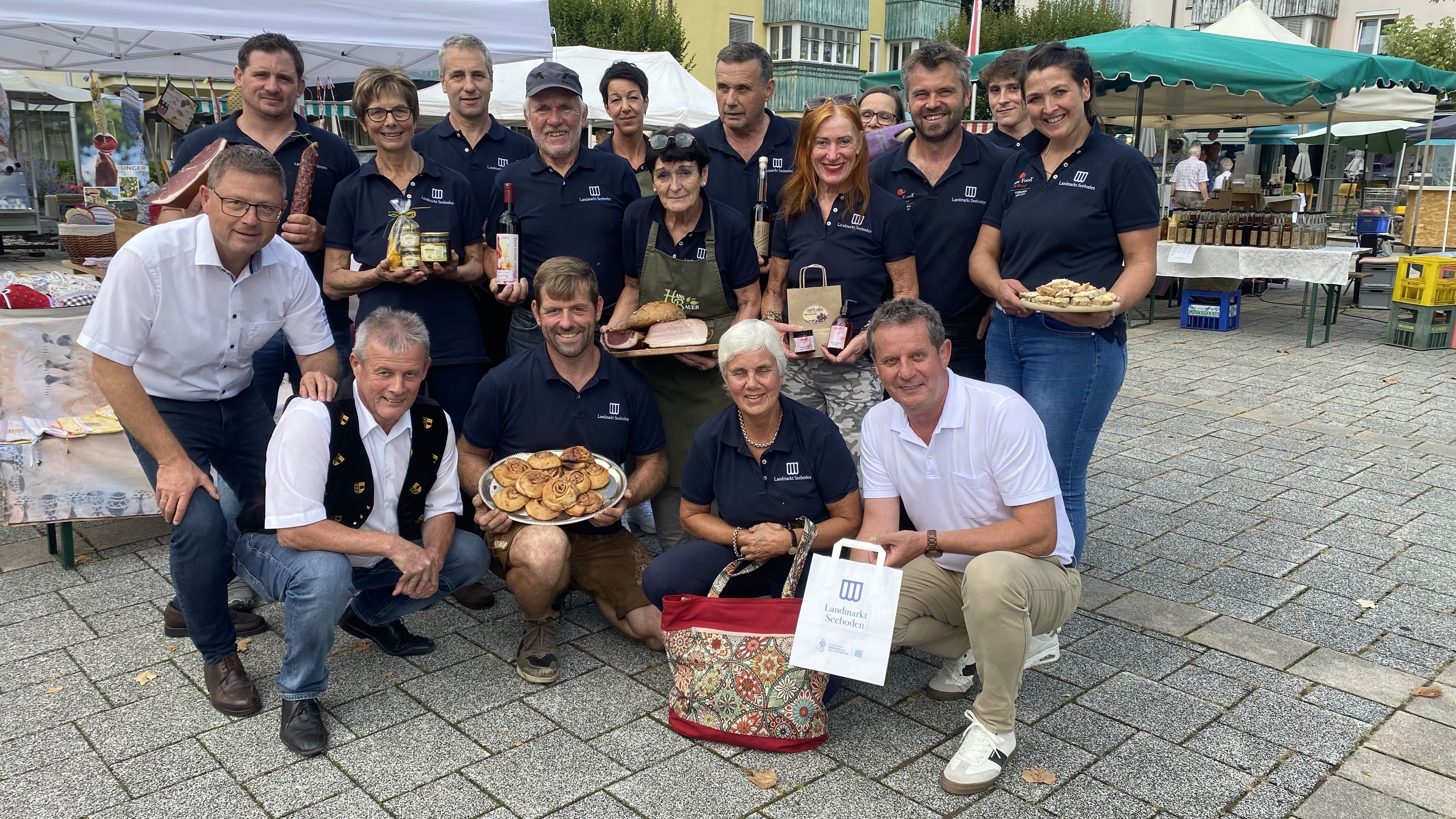 Alle Direktermarkter vom Landmarkt Seeboden mit Hellmuth Koch, Referent Horst Zwischenberger und Bürgermeister Thomas Schäfauer