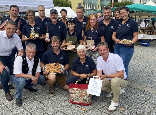 Alle Direktermarkter vom Landmarkt Seeboden mit Hellmuth Koch, Referent Horst Zwischenberger und Bürgermeister Thomas Schäfauer